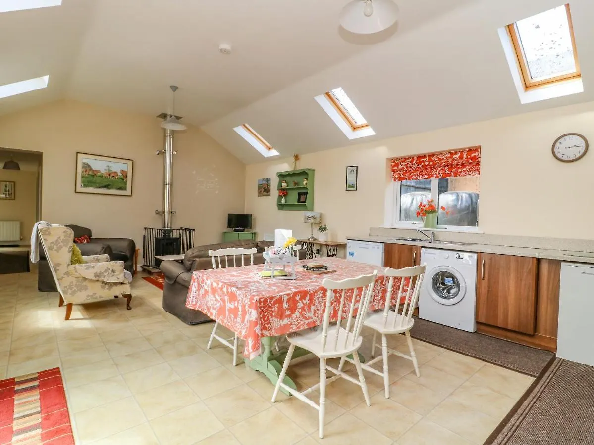 1 Pines Farm Cottages Ulleskelf